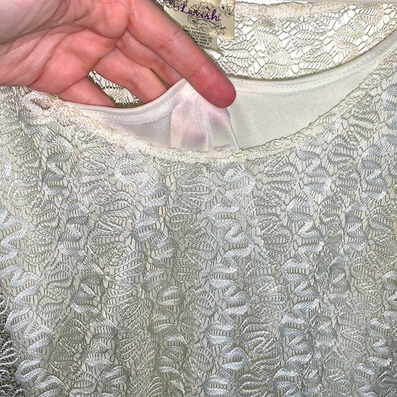 Large Lavish white laced top with tank top underlay - Picture 5 of 7